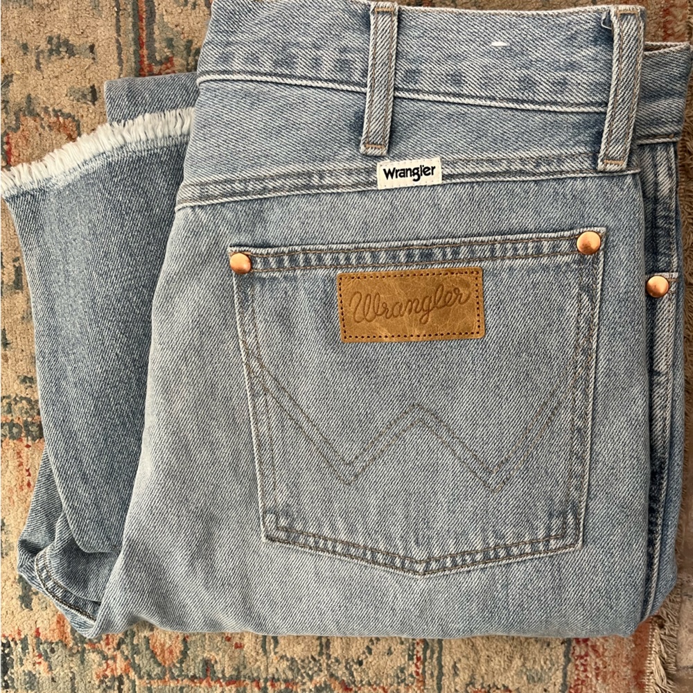Brand New Wrangler Women’s High Rise Kick Flare, size 31